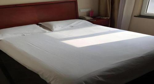 Letto o letti in una camera di GreenTree Inn Changshu South HaiYu Road Pedestrian Street Business Hotel