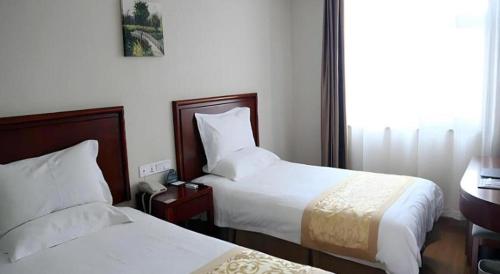 Letto o letti in una camera di GreenTree Inn Changshu South HaiYu Road Pedestrian Street Business Hotel