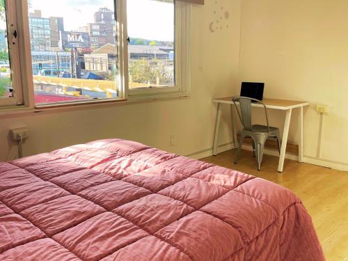 Postel nebo postele na pokoji v ubytování Precioso Departamento en Isla Teja Para 4 Personas con Estacionamiento Privado