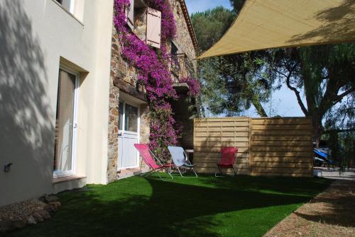 Κήπος έξω από το Domaine du Mas de Peyres