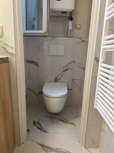 70 m2, Renovated, Perfect Location in central Paris