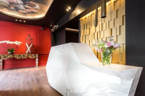 a room with a white table with flowers on it at Hôtel La Comtesse in Paris