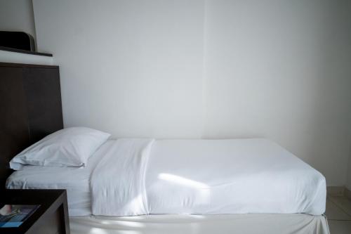 Postel nebo postele na pokoji v ubytování MENA ApartHotel Albarsha At The Mall