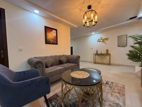 Gambar di galeri bagi DownTown Apartments Gulberg di Lahore