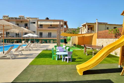 Πισίνα στο ή κοντά στο Stork Holiday Apartments - Garden & Sea View