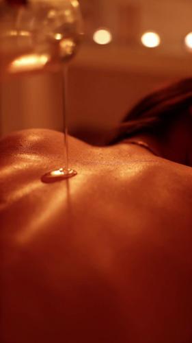 a drop of water on the shoulder of a person at Selinunte Boutique Hotel in Marinella di Selinunte