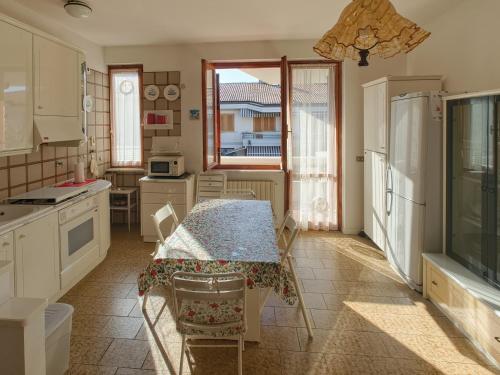 Η κουζίνα ή μικρή κουζίνα στο Casa Dolce Mare - trilocale familiare a 50m dal mare