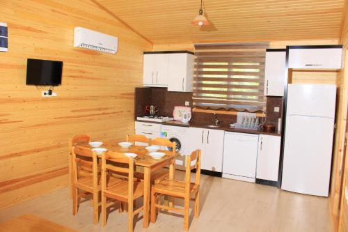 Dapur atau dapur kecil di Ikiz Villas