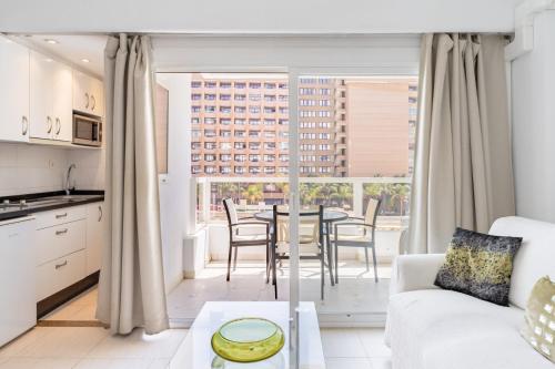 PYR Beach and Pool Views Apartment