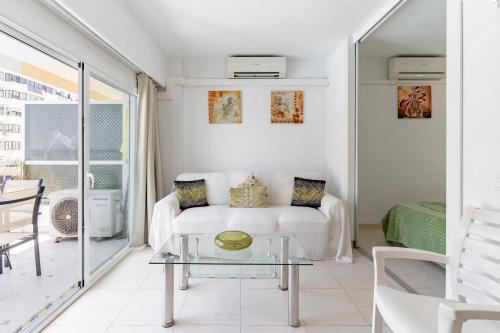 PYR Beach and Pool Views Apartment