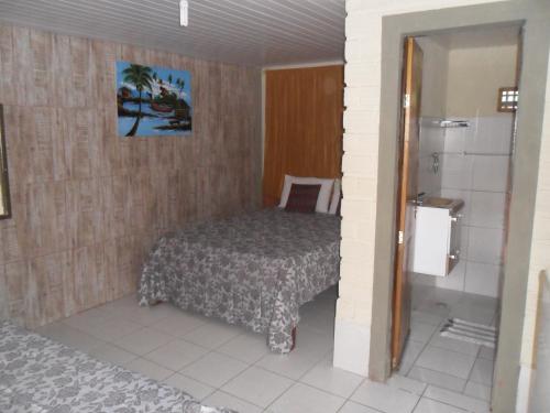 Kamar mandi di Pousada Recanto da Preguiça