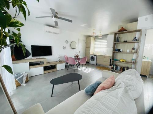 Calpe bungalow adosado piscina jardin barbacoa aire centrico moderno