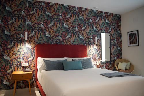 a bedroom with a bed with a floral wallpaper at Casa Diez in Estepona