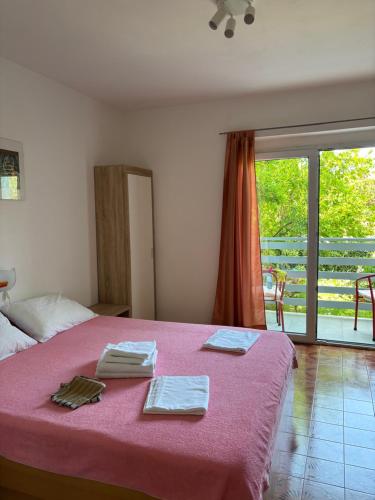 Postel nebo postele na pokoji v ubytování Apartmani Ira
