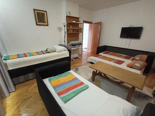 Ένα ή περισσότερα κρεβάτια σε δωμάτιο στο Apartment Tarik