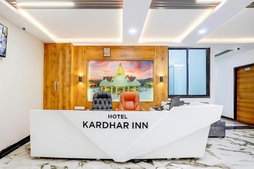 an office with a reception desk with a hotel karauder inn sign at Hotel KARDHAR INN in Ambaji