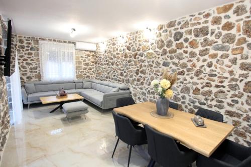 Elysian Stone Apartment II