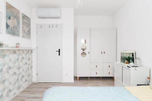 Ένα ή περισσότερα κρεβάτια σε δωμάτιο στο Cozy Attic