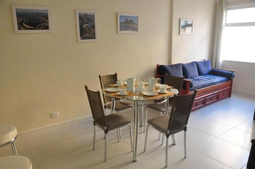 a dining room with a table and a couch at No Coração de COPACABANA in Rio de Janeiro