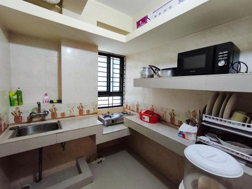Kuchyň nebo kuchyňský kout v ubytování Full Furnished 2 Bed Apartment