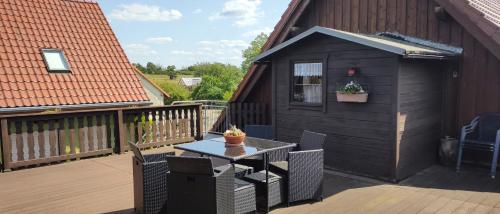 a patio with a table and a small shed at Landpension Zum Schweizerberg in Neugrimnitz