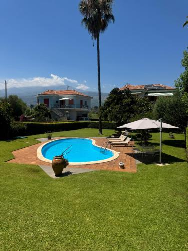 Green paradise with Etna view