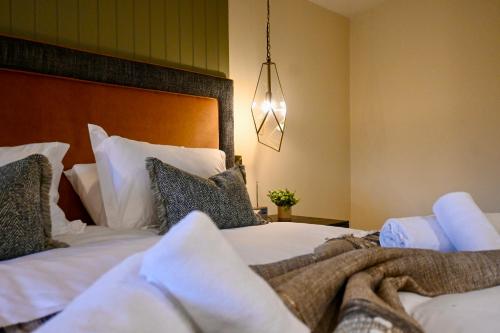 a bedroom with two beds and a chandelier at The Apple Inn in Lucker