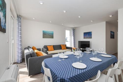 Μια τηλεόραση ή/και κέντρο ψυχαγωγίας στο Villa Miri R3