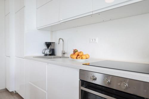 Η κουζίνα ή μικρή κουζίνα στο Villa Miri R3