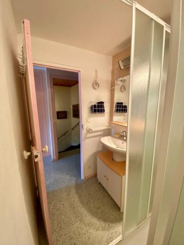 Gallery image of Maison du Rocher Veynes - 2 à 4 personnes - Draps et Serviettes fournies in Veynes