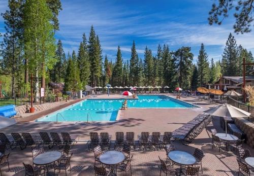 a swimming pool with a bunch of chairs and a bunch ofitures at Timber Creek 309 condo in Truckee