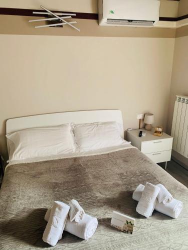 a bedroom with a bed with two towels on it at Residenza Lisy Rooms Affittacamere in Verbania