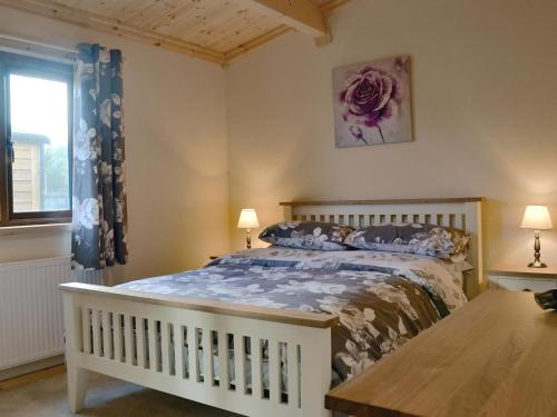 a bedroom with a white bed and a window at Callow Lodge in Meadowtown