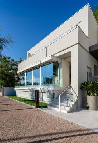 a white house with a brick driveway at Opera Suite Hotel Pesaro in Pesaro