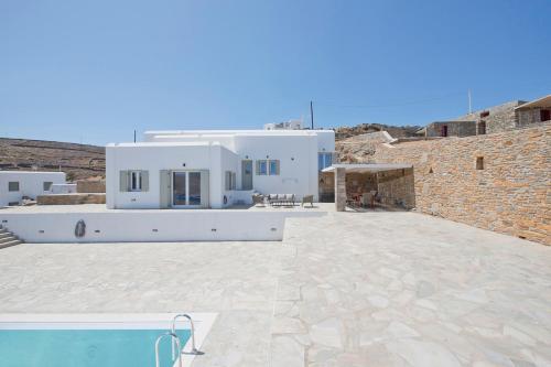 Piscina di Memos Luxury Living at Kithnos o nelle vicinanze