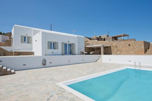Piscina di Memos Luxury Living at Kithnos o nelle vicinanze