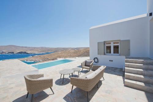 Piscina di Memos Luxury Living at Kithnos o nelle vicinanze