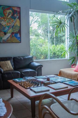 a living room with a chess board on a table at Sossego Homestay - Chapada dos Guimarães in Chapada dos Guimarães