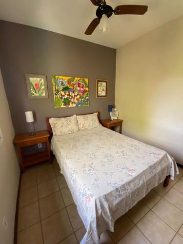 a bedroom with a bed and a ceiling fan at Sossego Homestay - Chapada dos Guimarães in Chapada dos Guimarães