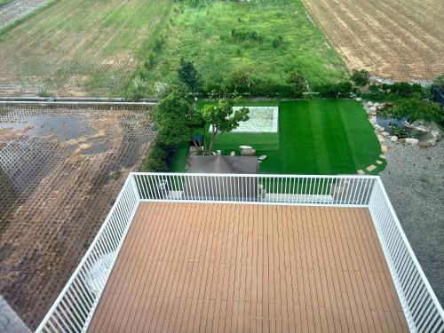 an overhead view of a wooden deck with a green field at 沐風別墅 in Wujie