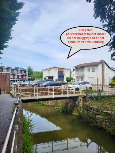 Permandangan sungai dekat dengan aparthotel ini