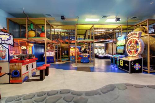 Near Disney Incredible 4 Bd Home - Amazing resort photo 43