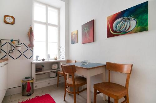 Grand, Central 2BR Apartment