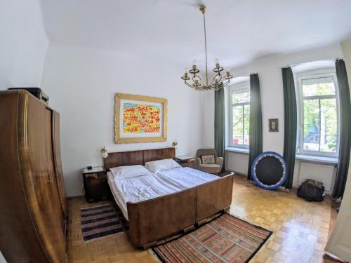 Grand, Central 2BR Apartment