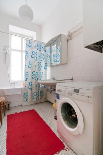 Grand, Central 2BR Apartment