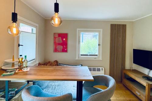 Televisyen dan/atau pusat hiburan di Erholen im Tiny House am Waldrand