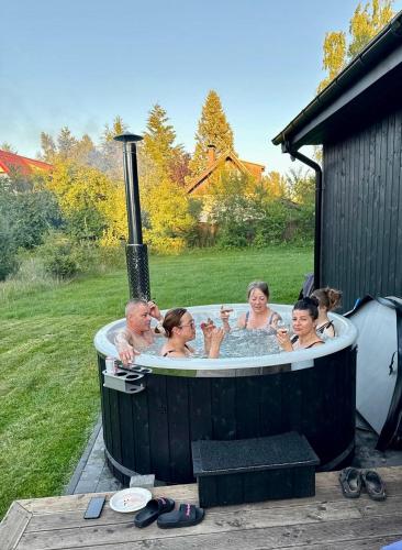 Ślusarnia-domek z sauną i balią nad jeziorem, Kaszuby