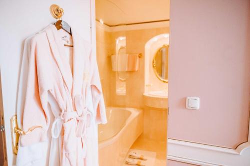 Bilik mandi di Hotel Schloss Dürnstein
