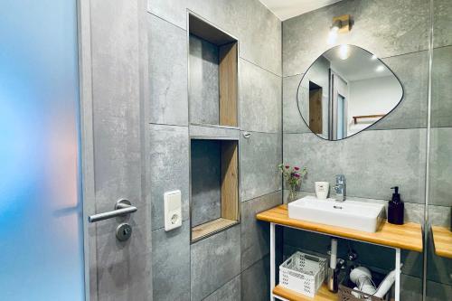 Bilik mandi di Erholen im Tiny House am Waldrand