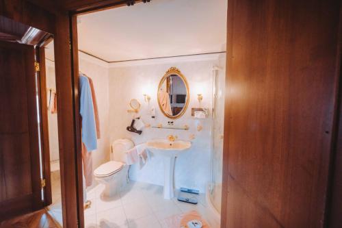 Bilik mandi di Hotel Schloss Dürnstein